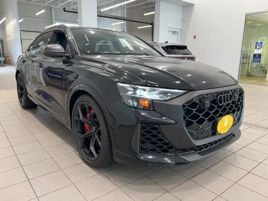 2025 Audi RS Q8 photo 1