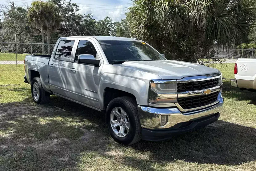 2016 Chevrolet Silverado 1500 LT photo 1