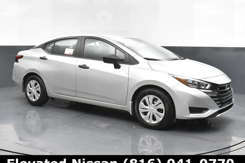 2025 Nissan Versa 1.6 S photo 1