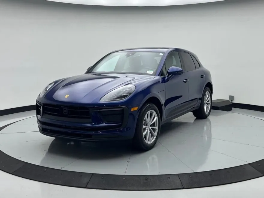 2025 Porsche Macan Base photo 1