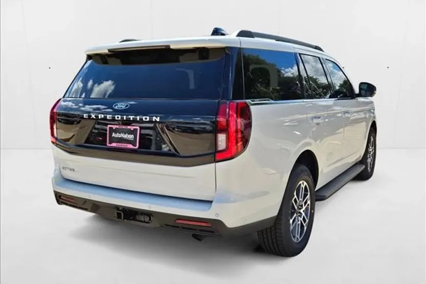 2025 Ford Expedition photo 1