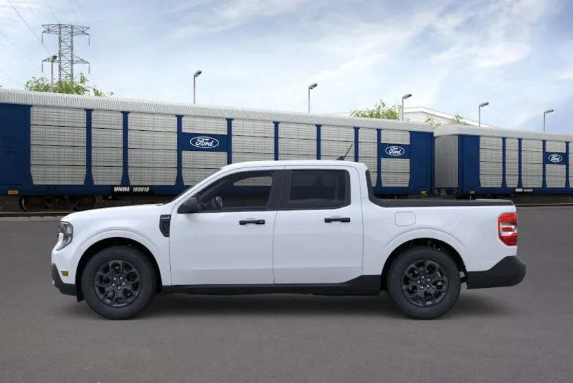 2025 Ford Maverick XLT photo 1