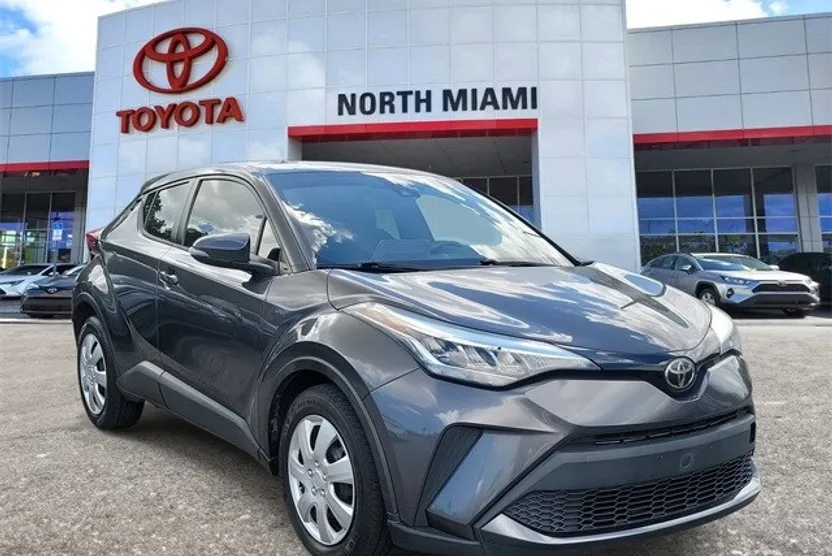 2020 Toyota C-HR LE photo 1