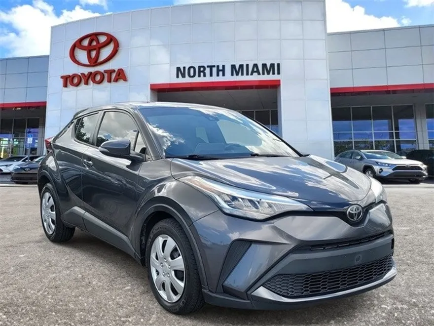 2020 Toyota C-HR LE photo 1