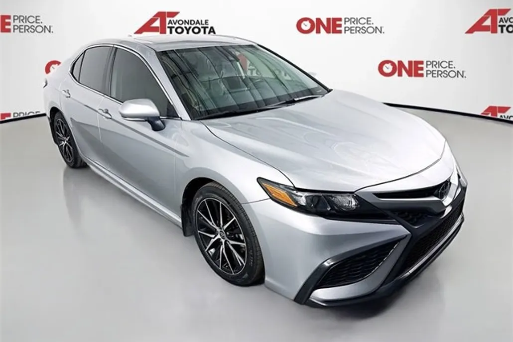 2022 Toyota Camry SE photo 1