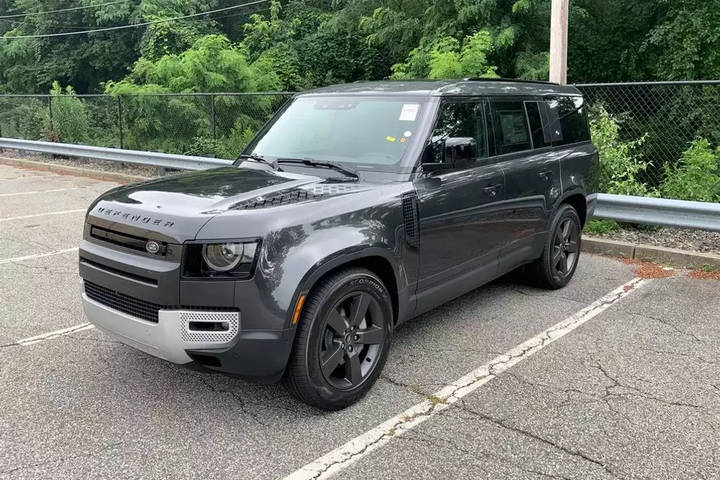 2024 Land Rover Defender 130 S photo 1