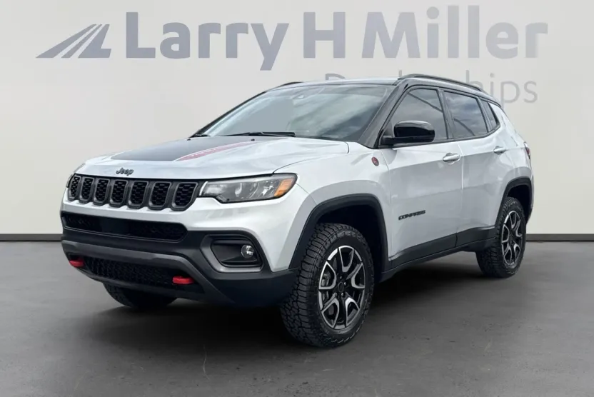 2025 Jeep Compass Trailhawk photo 1