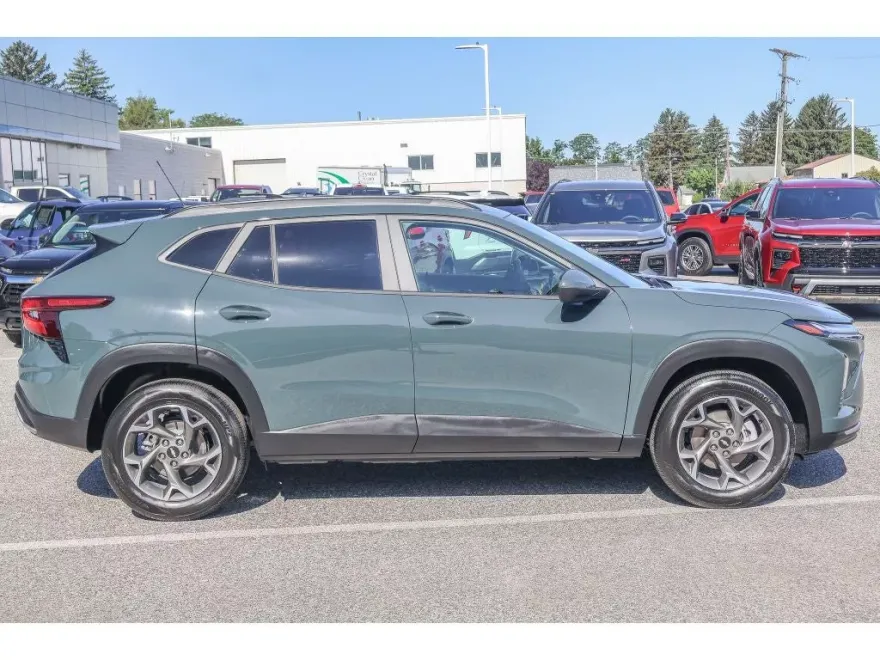 2025 Chevrolet Trax LT photo 1