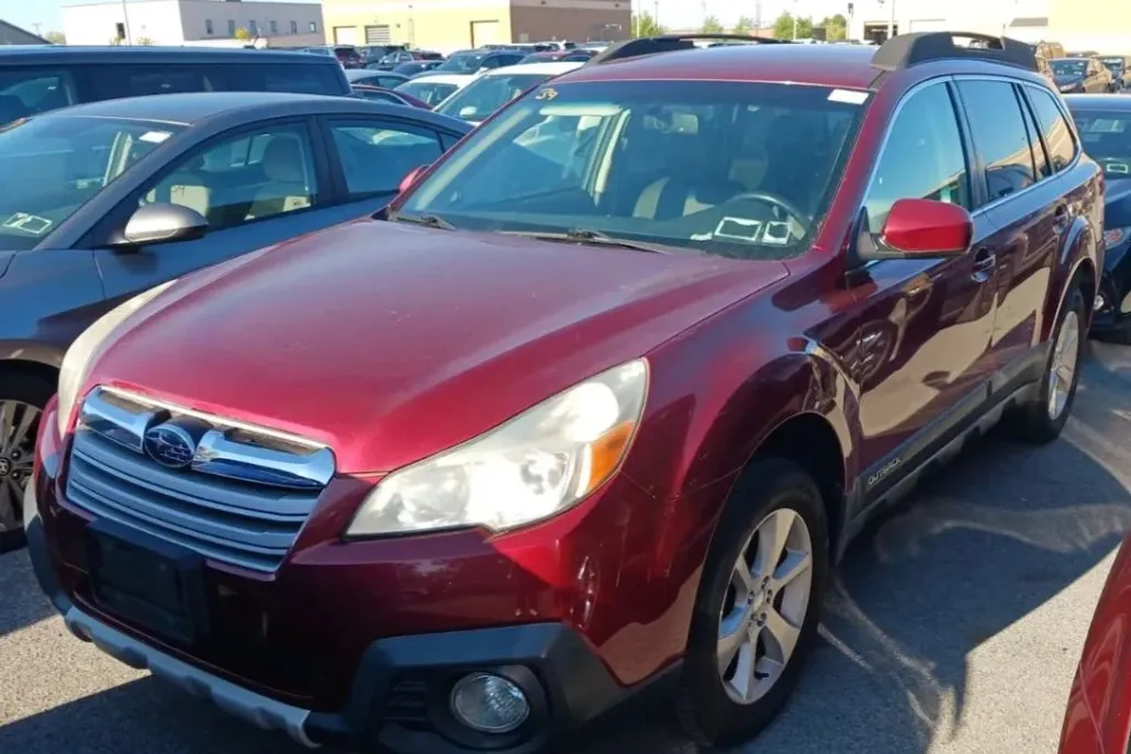 2013 Subaru Outback 3.6R Limited photo 1
