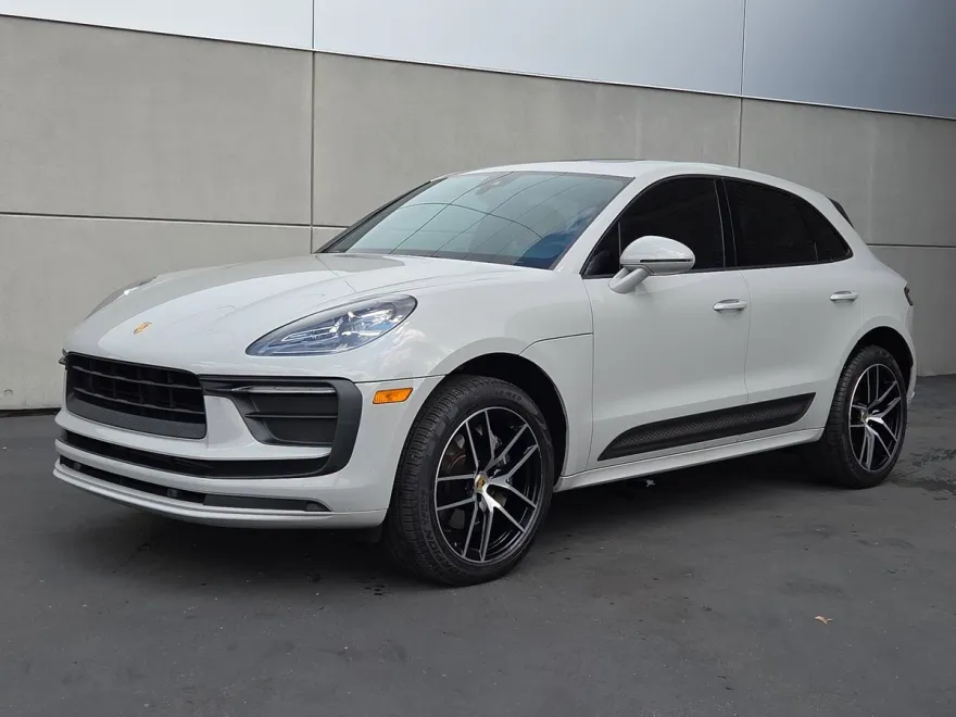 2022 Porsche Macan photo 1