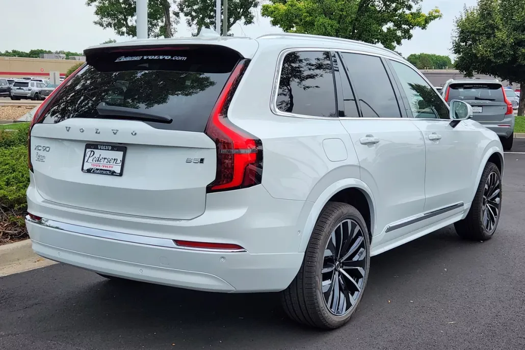 2026 Volvo XC90 B5 Plus photo 1