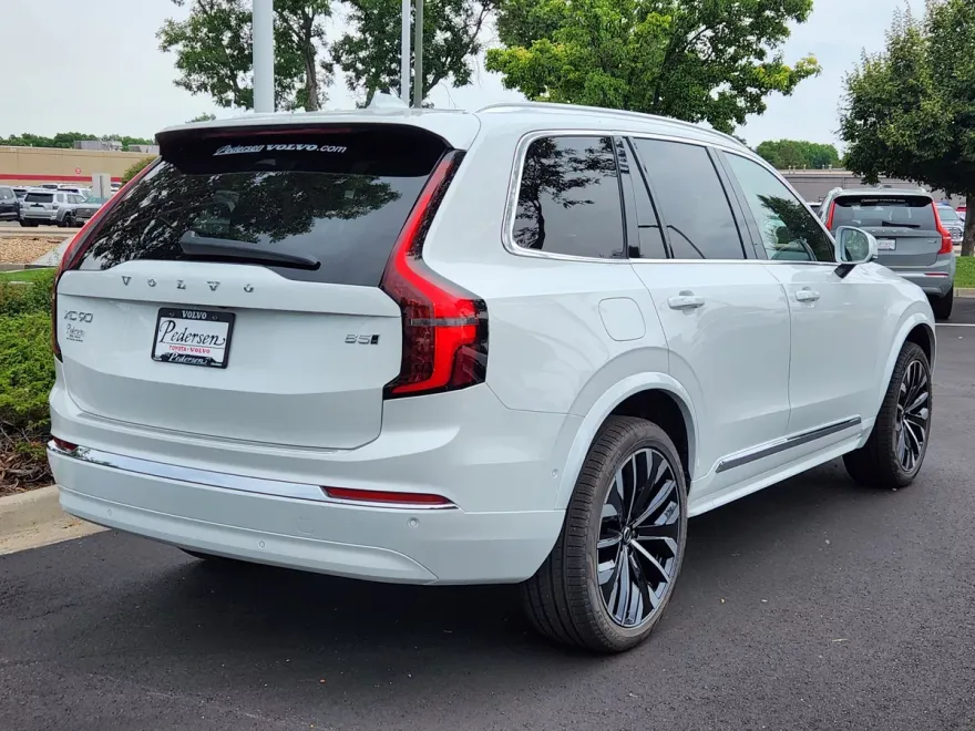 2026 Volvo XC90 B5 Plus photo 1