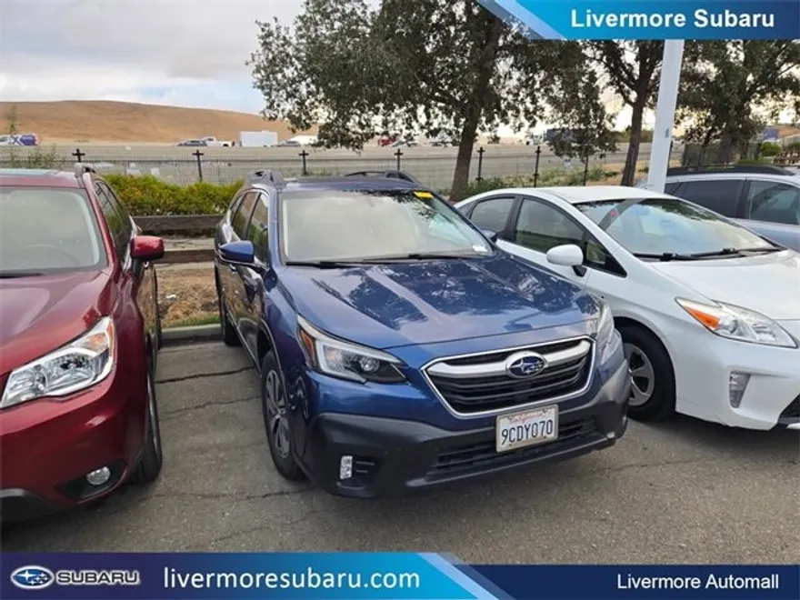 2022 Subaru Outback Premium photo 1