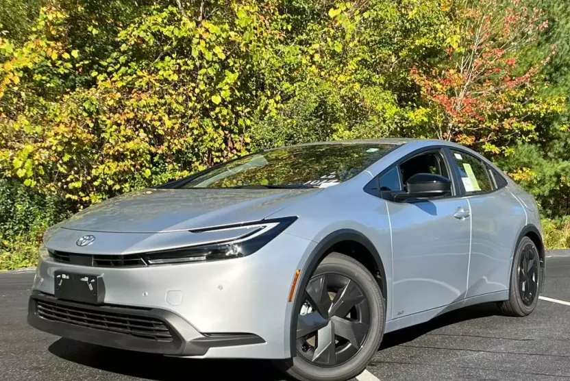 2026 Toyota Prius LE photo 1