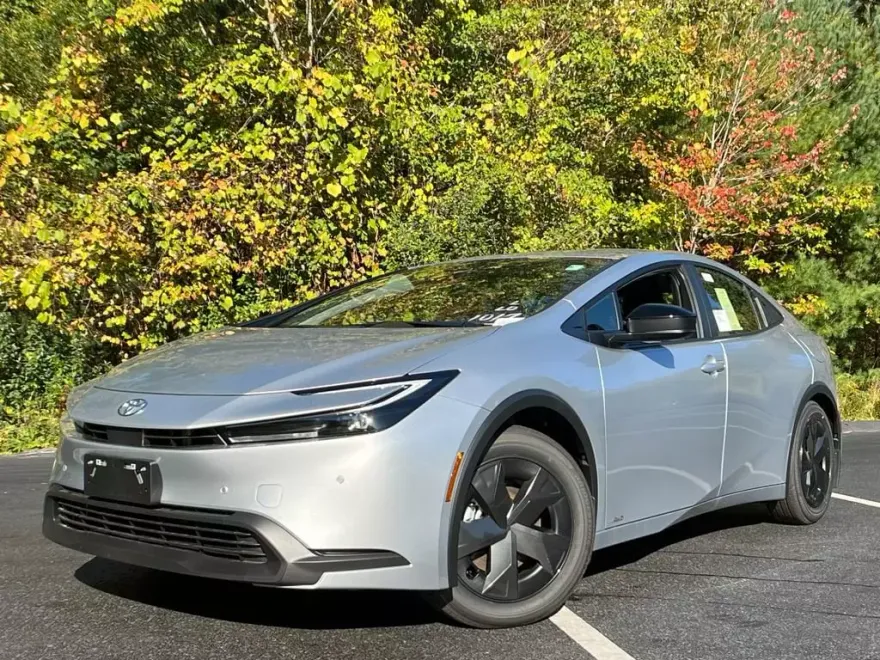 2026 Toyota Prius LE photo 1