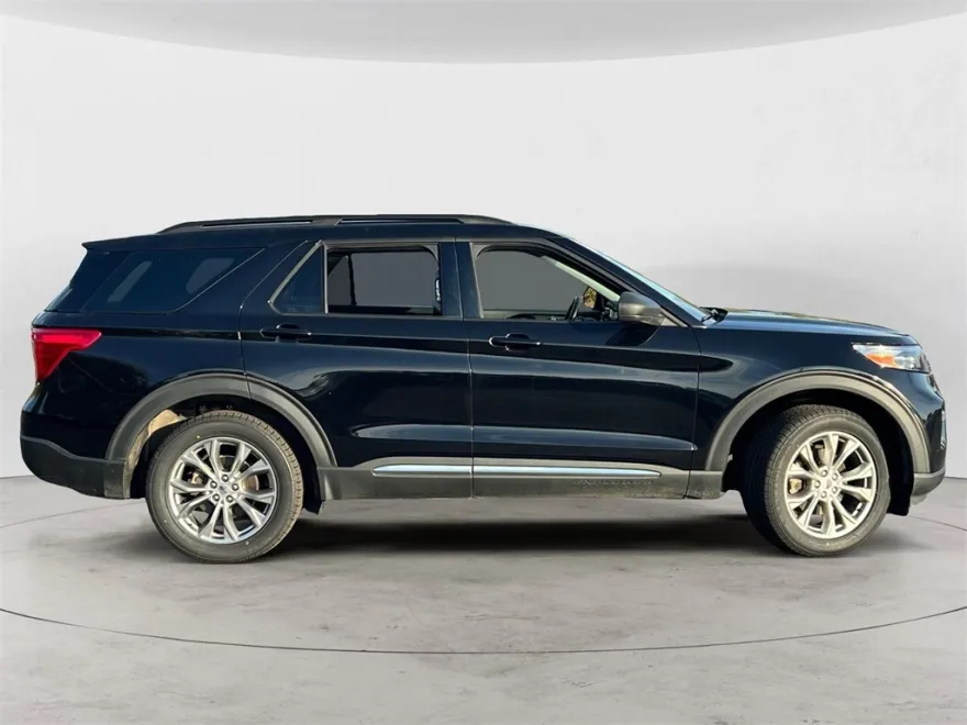 2022 Ford Explorer XLT photo 1