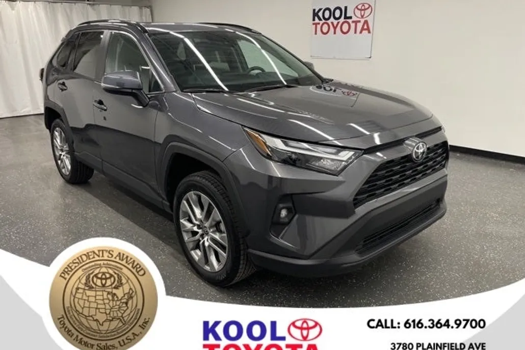 2022 Toyota RAV4 XLE Premium photo 1