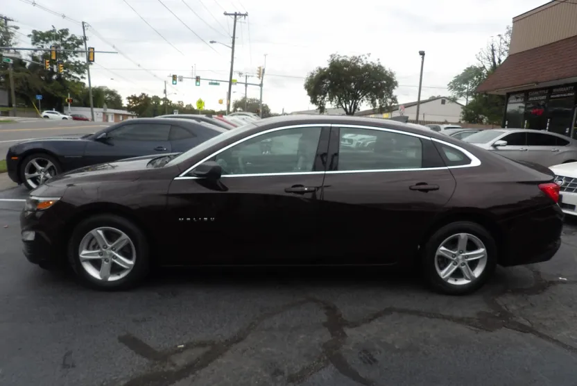 2020 Chevrolet Malibu LS photo 1