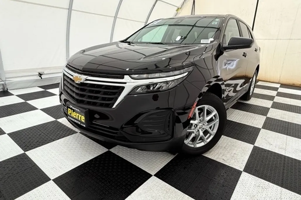 2022 Chevrolet Equinox LS photo 1