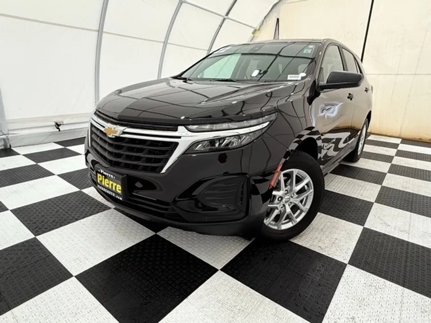 2022 Chevrolet Equinox LS photo 1