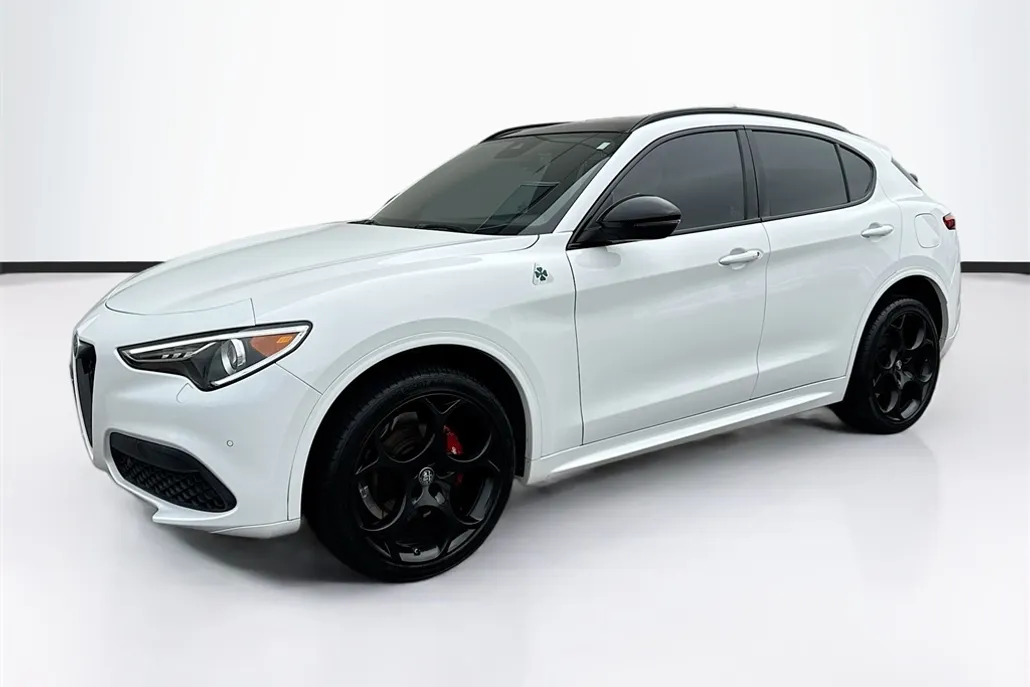 2022 Alfa Romeo Stelvio Ti Sport photo 1