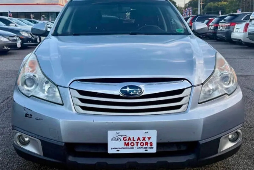 2012 Subaru Outback Premium photo 1