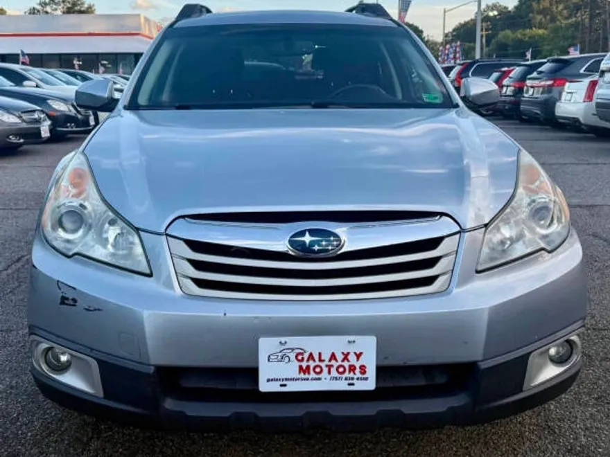 2012 Subaru Outback Premium photo 1