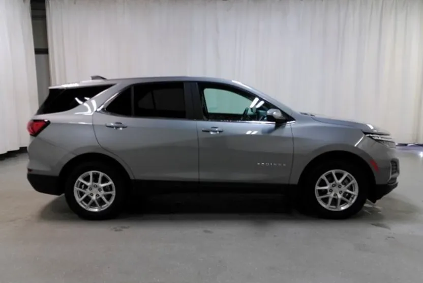 2024 Chevrolet Equinox LT photo 1