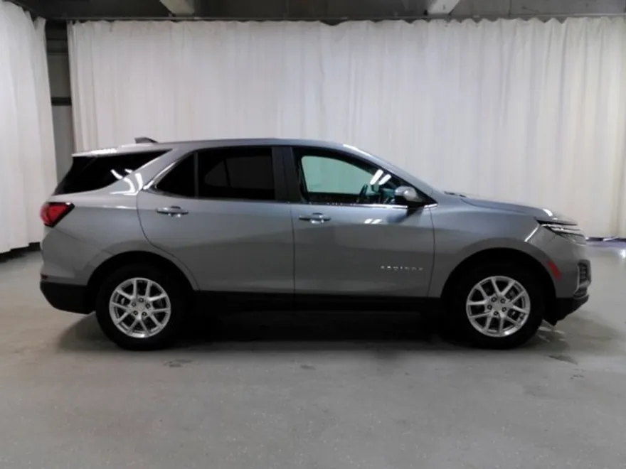 2024 Chevrolet Equinox LT photo 1