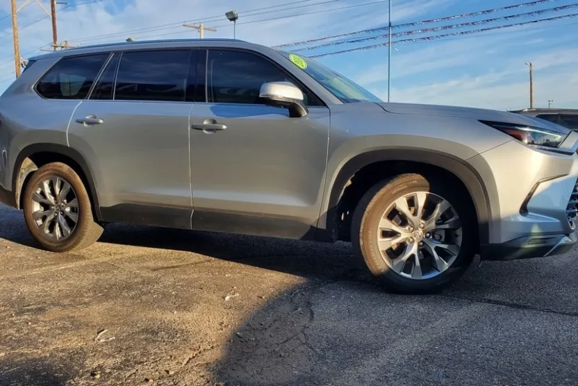 2024 Toyota Grand Highlander Limited photo 1