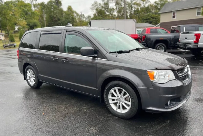 2019 Dodge Grand Caravan SXT photo 1