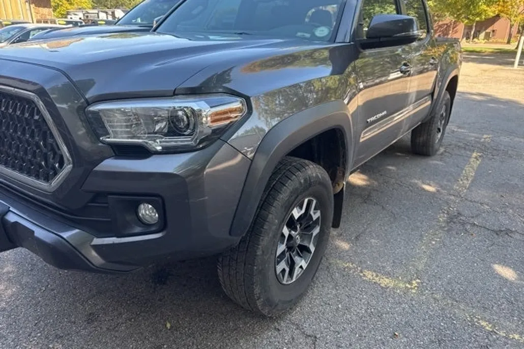 2018 Toyota Tacoma TRD Off-Road V6 photo 1