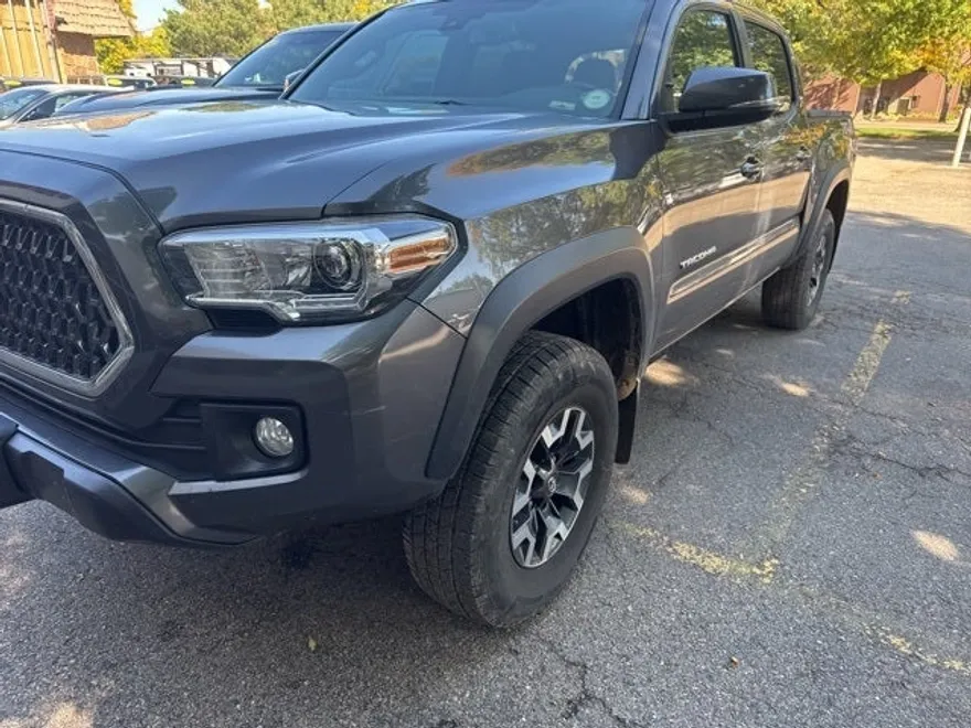 2018 Toyota Tacoma TRD Off-Road V6 photo 1