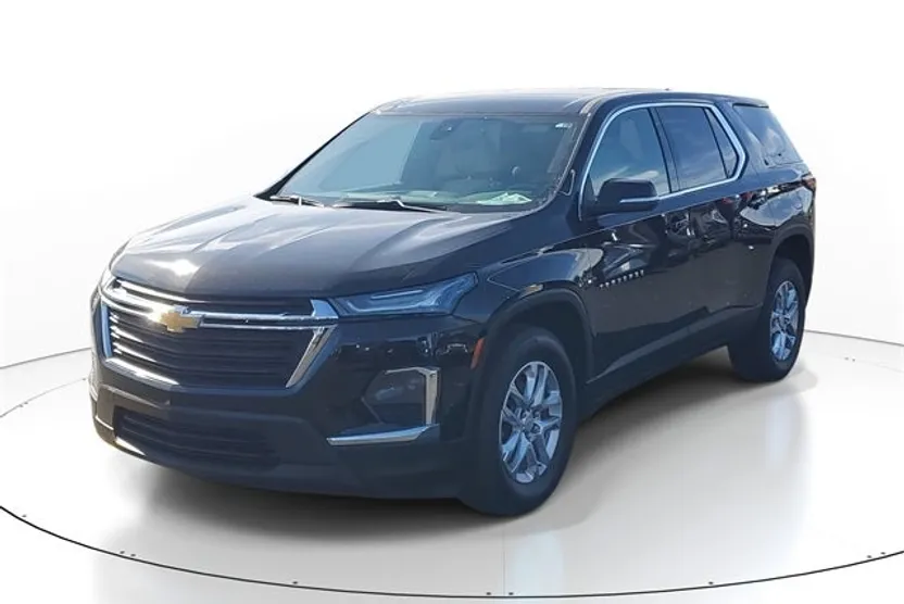 2023 Chevrolet Traverse LS photo 1