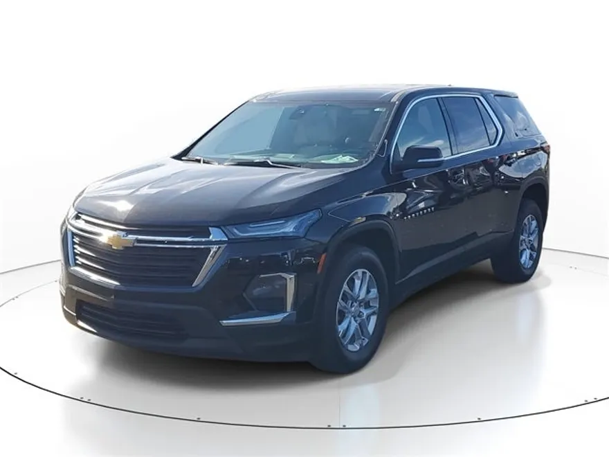 2023 Chevrolet Traverse LS photo 1