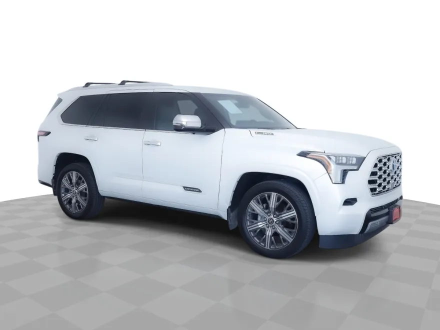 2024 Toyota RAV4 LE photo 1