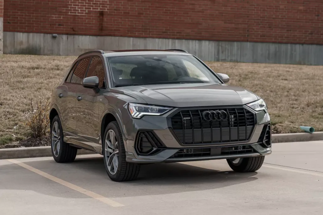 2025 Audi Q3 S line Premium photo 1
