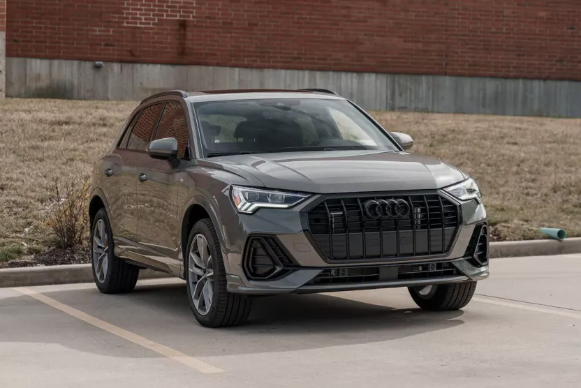 2025 Audi Q3 S line Premium photo 1