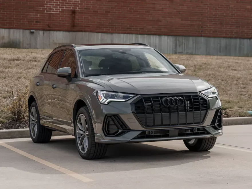 2025 Audi Q3 S line Premium photo 1