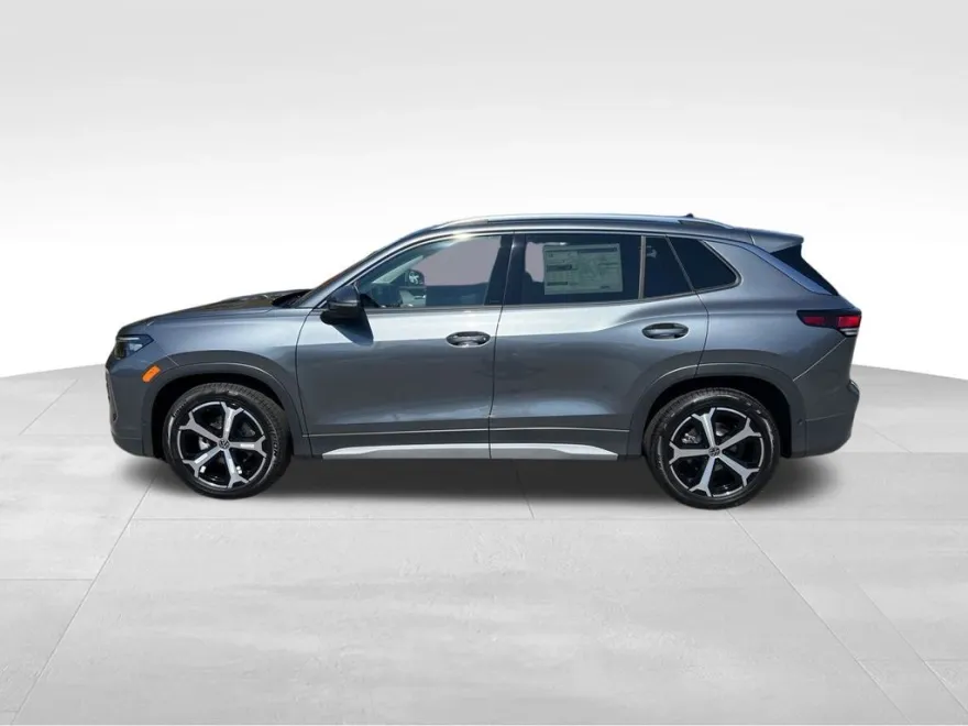 2025 Volkswagen Tiguan SE photo 1
