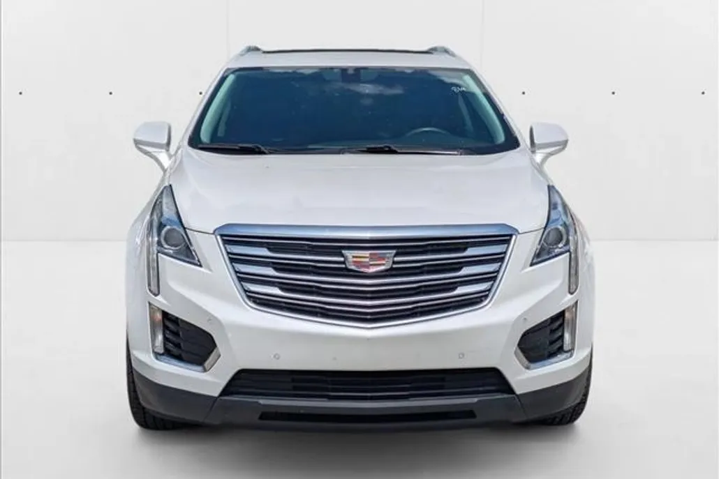 2017 Cadillac XT5 Luxury photo 1