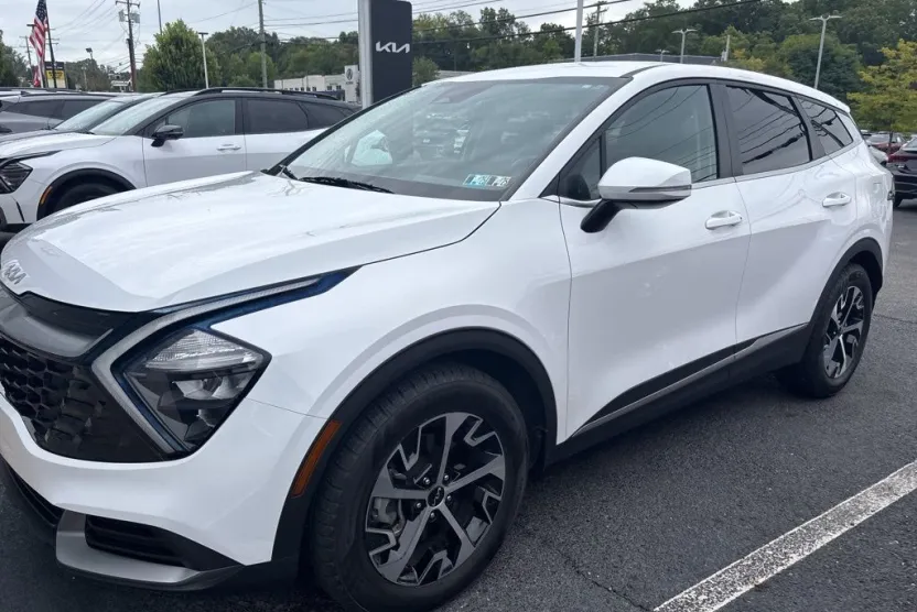 2023 Kia Sportage EX photo 1