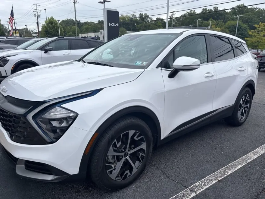 2023 Kia Sportage EX photo 1