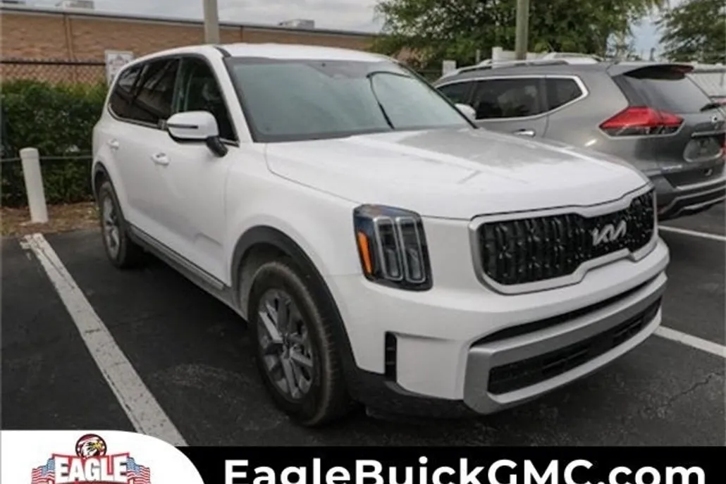 2024 Kia Telluride LX photo 1