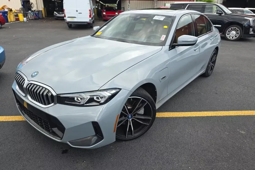 2023 Bmw 330e Sedan photo 1