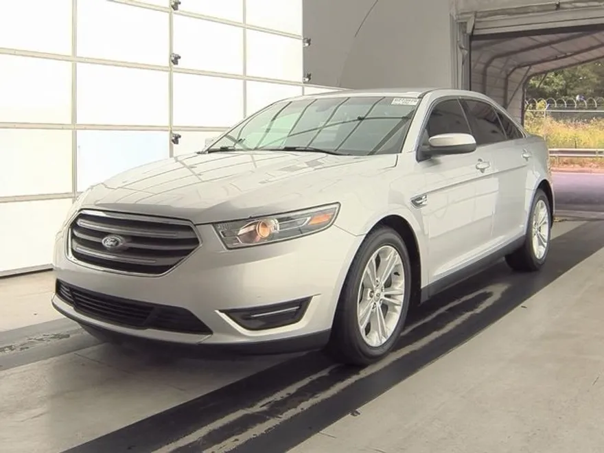2018 Ford Taurus SEL photo 1