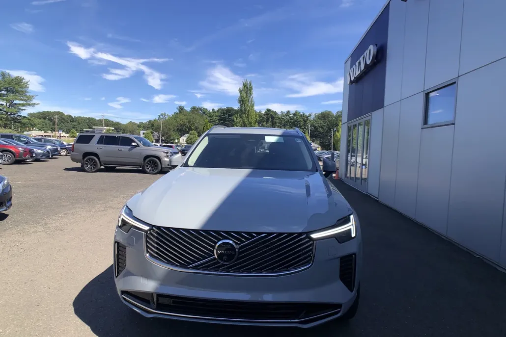 2026 Volvo XC90 B5 Plus photo 1