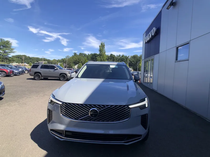 2026 Volvo XC90 B5 Plus photo 1