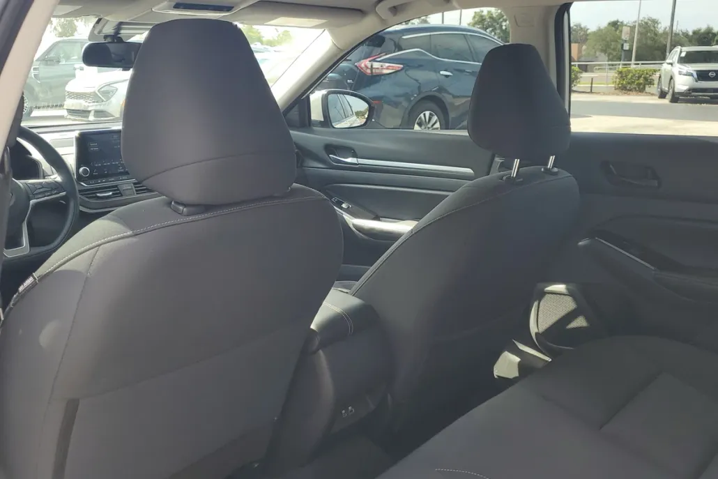 2023 Nissan Altima 2.5 SV photo 1