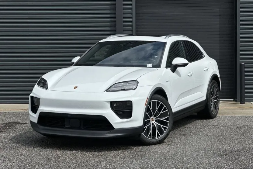2025 Porsche Macan Electric 4 photo 1